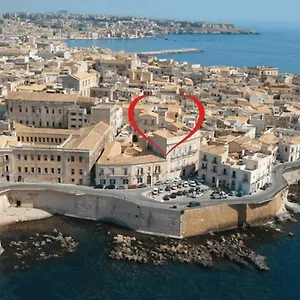Casa Nagale- Di Charme Nel Cuore Di Ortigia A 50 Mt Dal Mare Apartment